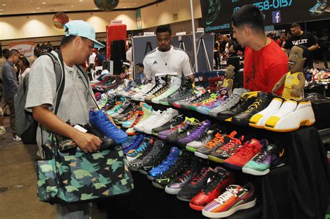 sneaker con 2024 nyc.